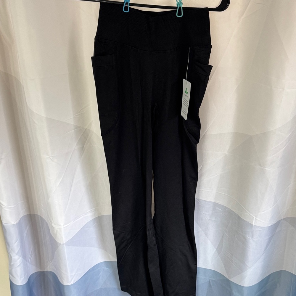 Copyleaf Black Flare Leggings With Accentuating Features Size Small